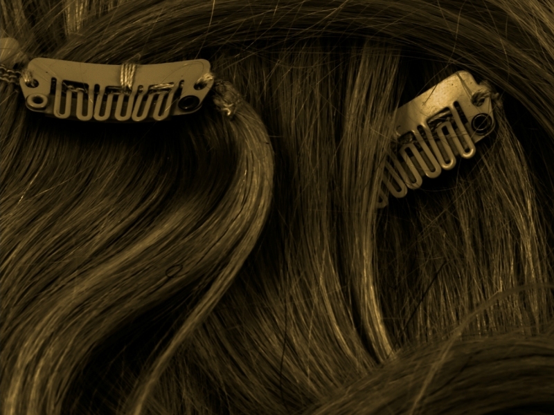Echthaar Clip-In Extensions in Braun